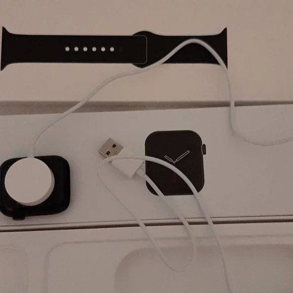 Brand new Apple Watch, Series 6 - Picture 4 of 8